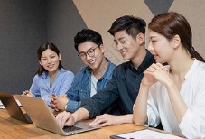网站定制建设，是一场关于创意、技术与战略的深度融合